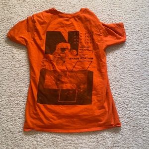 orange t shirt